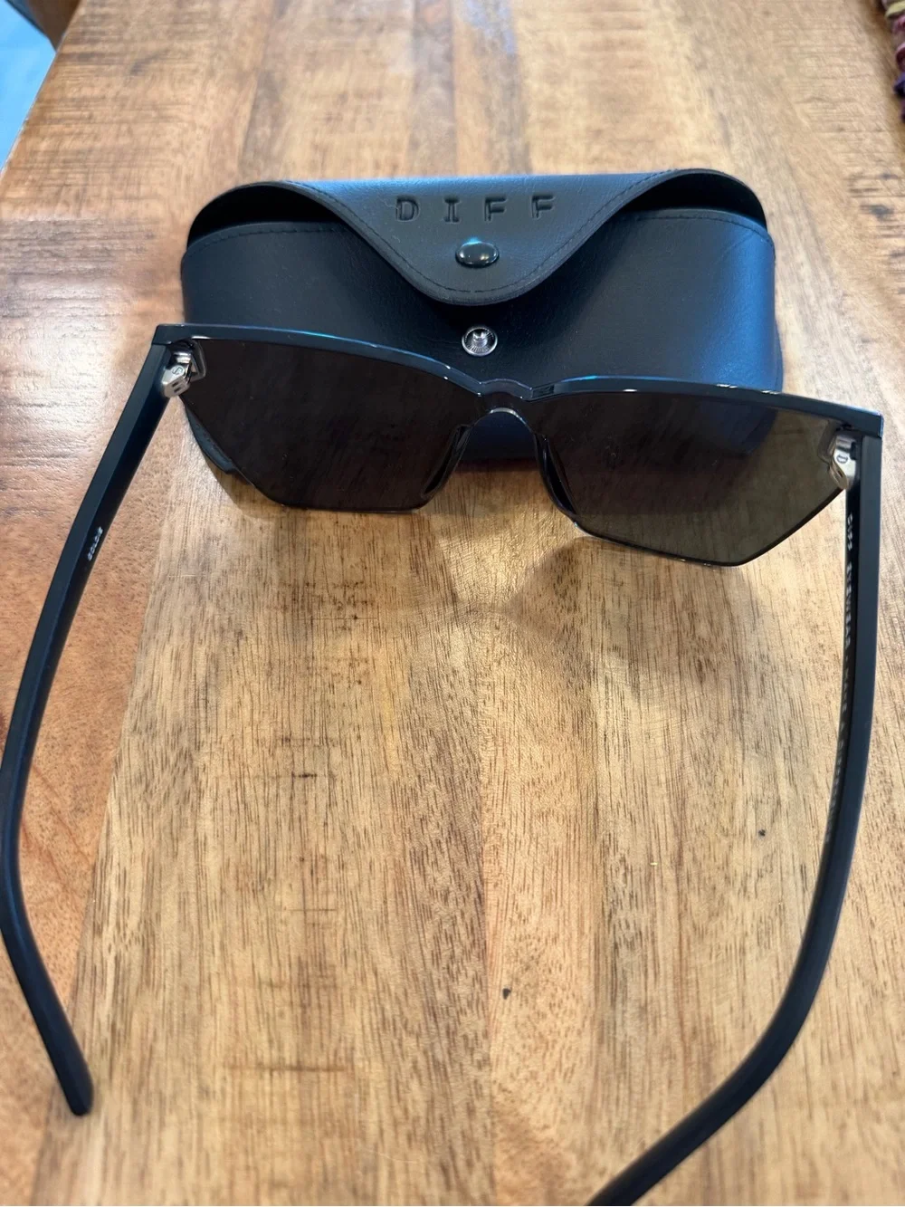 Diff Eyewear Oversized Blue Mirrored Shield Sunglasses